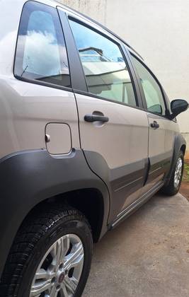 FIAT IDEA 1.8 MPI ADVENTURE 16V FLEX 4P MANUAL FIAT IDEA 1.8 MPI ADVENTURE 16V FLEX 4P MANUAL